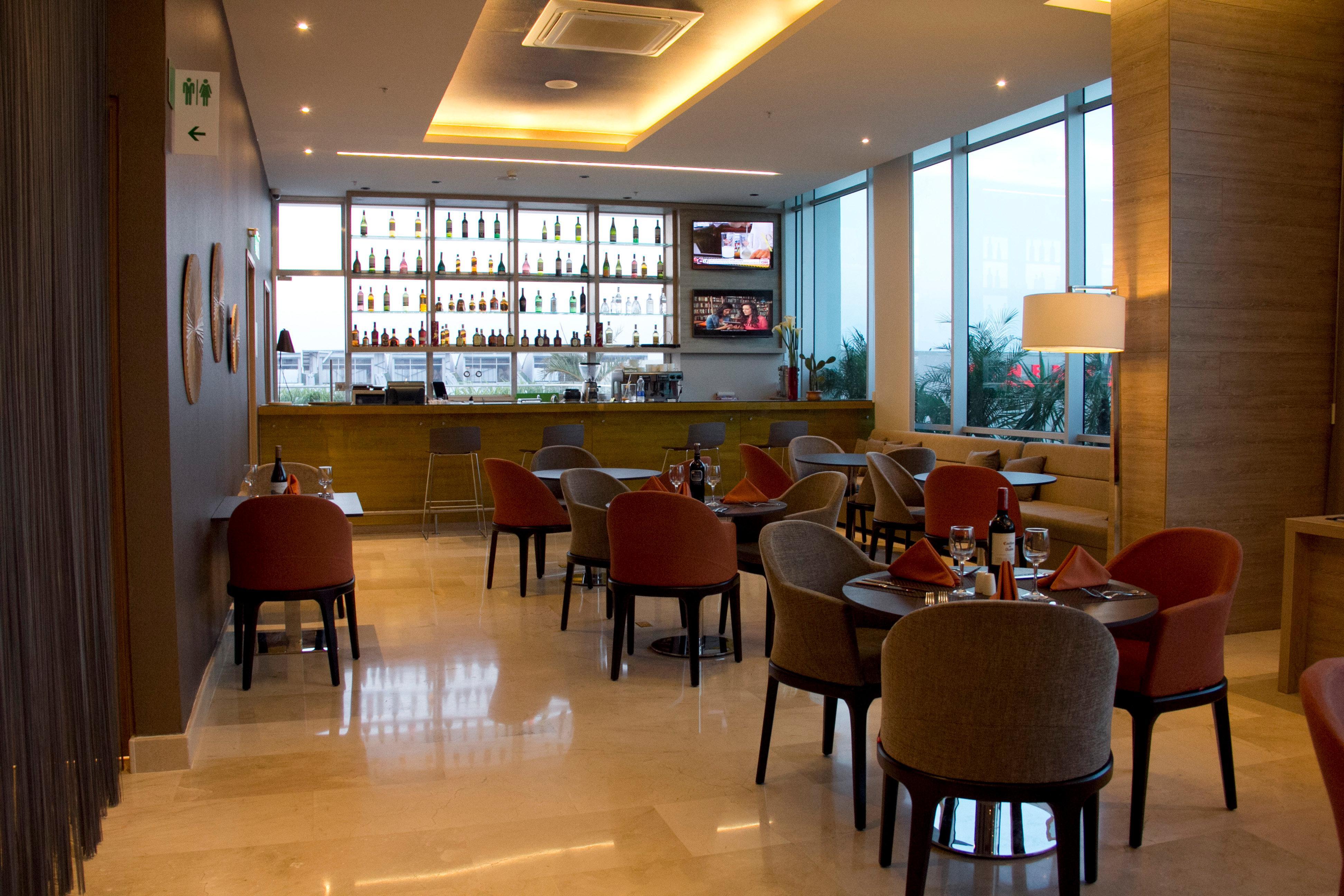 Holiday Inn Cucuta By Ihg Luaran gambar The lounge at the airport