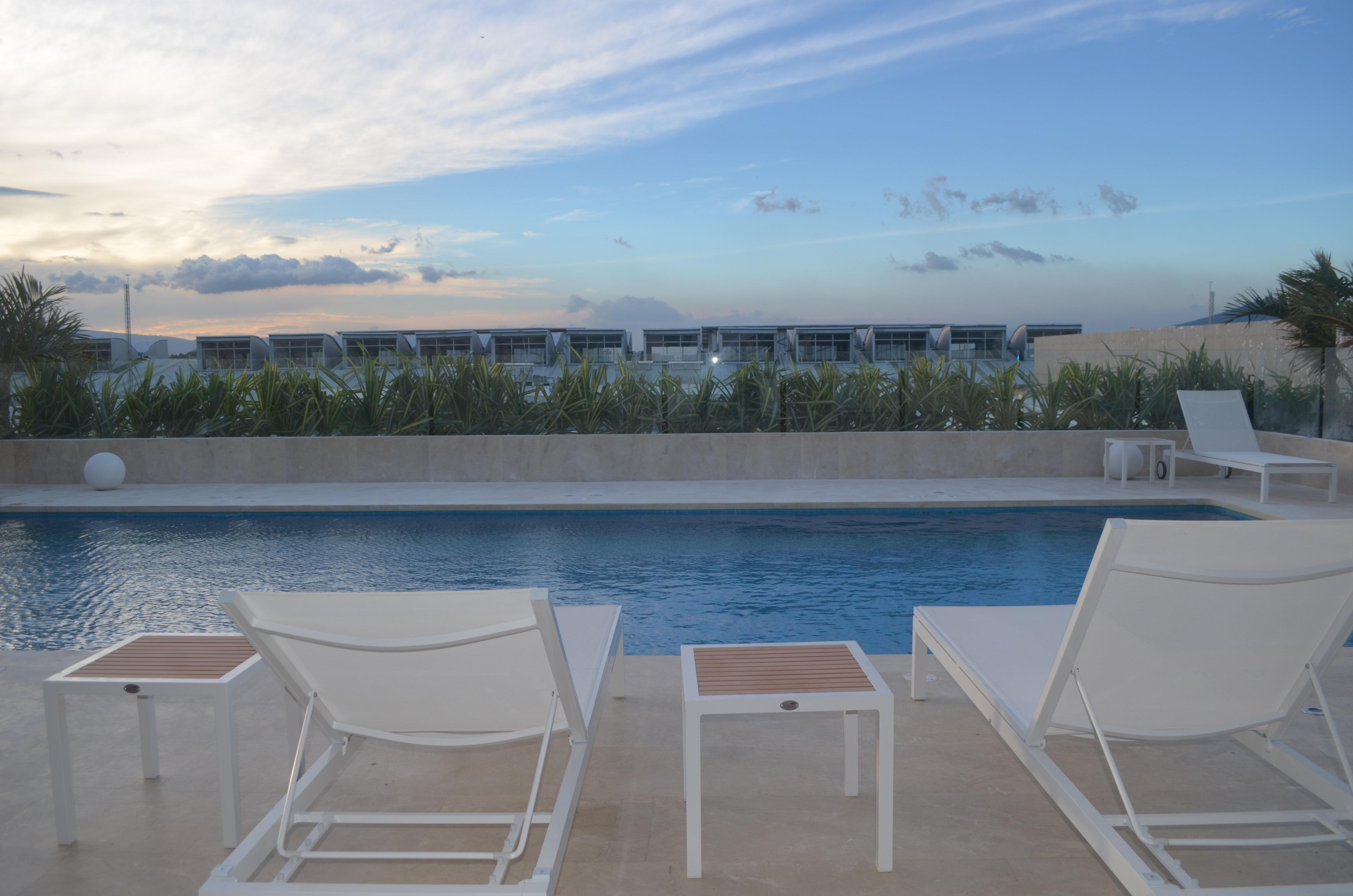 Holiday Inn Cucuta By Ihg Luaran gambar Rooftop pool at the Hotel