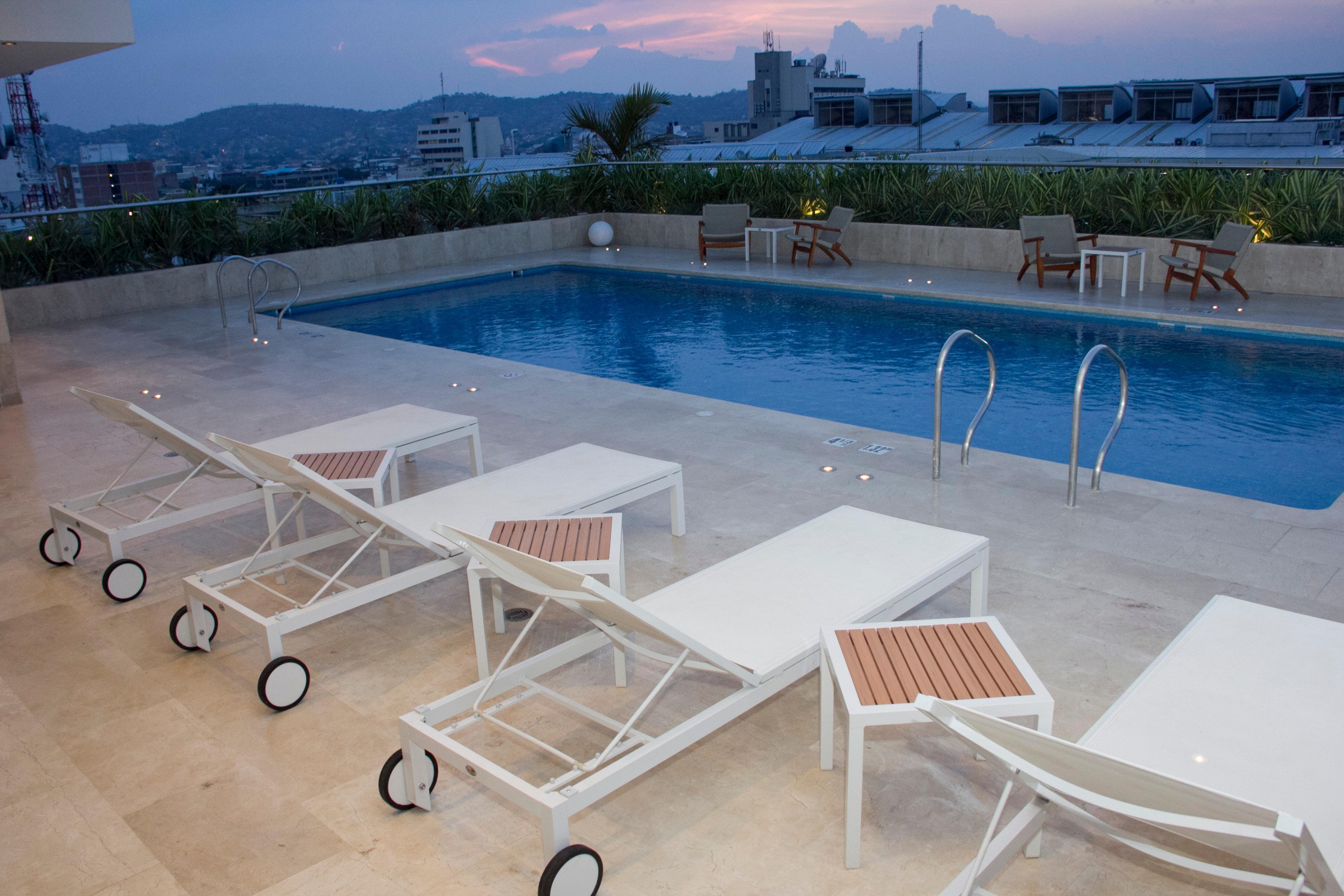 Holiday Inn Cucuta By Ihg Luaran gambar Rooftop pool