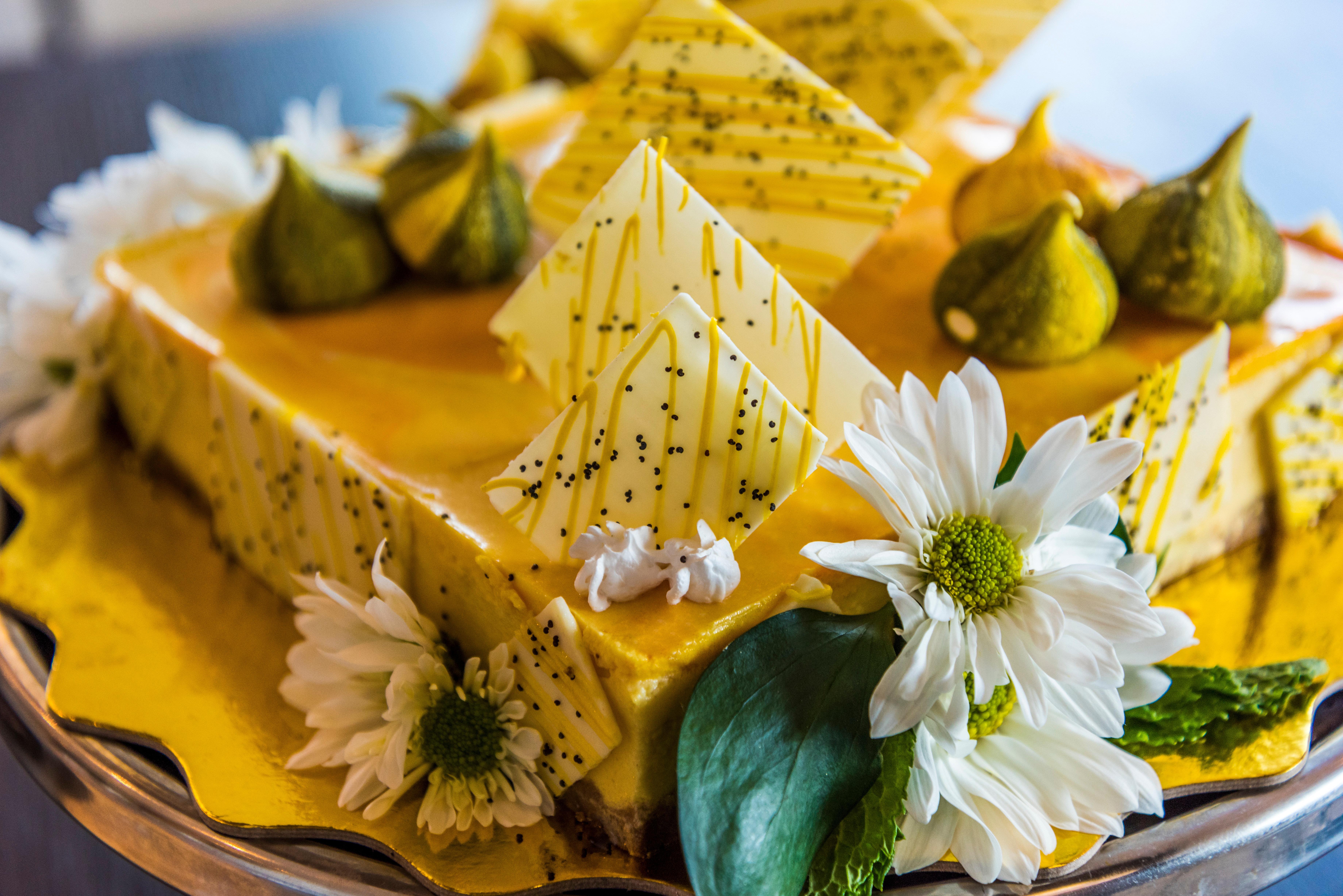 Holiday Inn Cucuta By Ihg Luaran gambar A mango cake