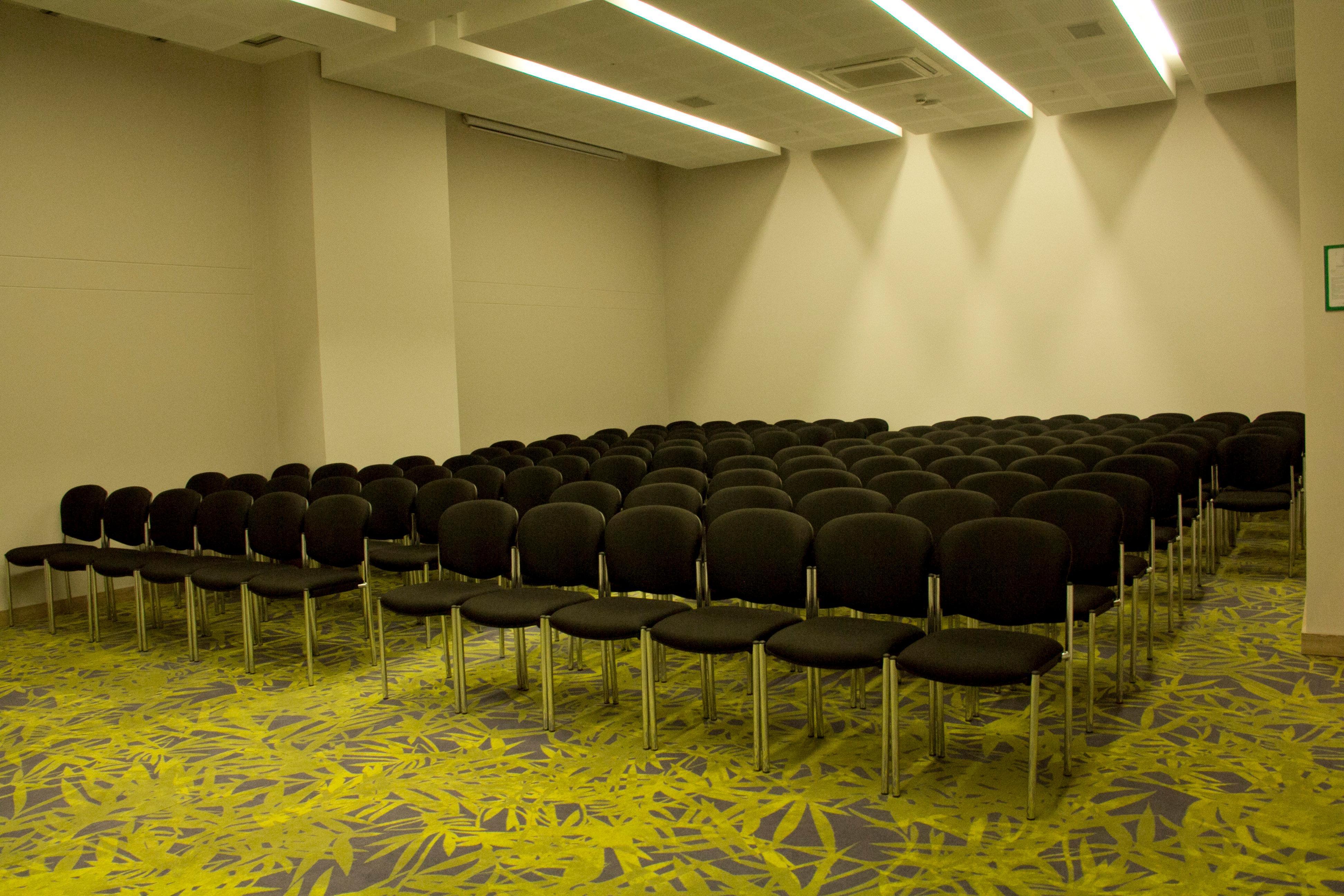 Holiday Inn Cucuta By Ihg Luaran gambar A typical conference room