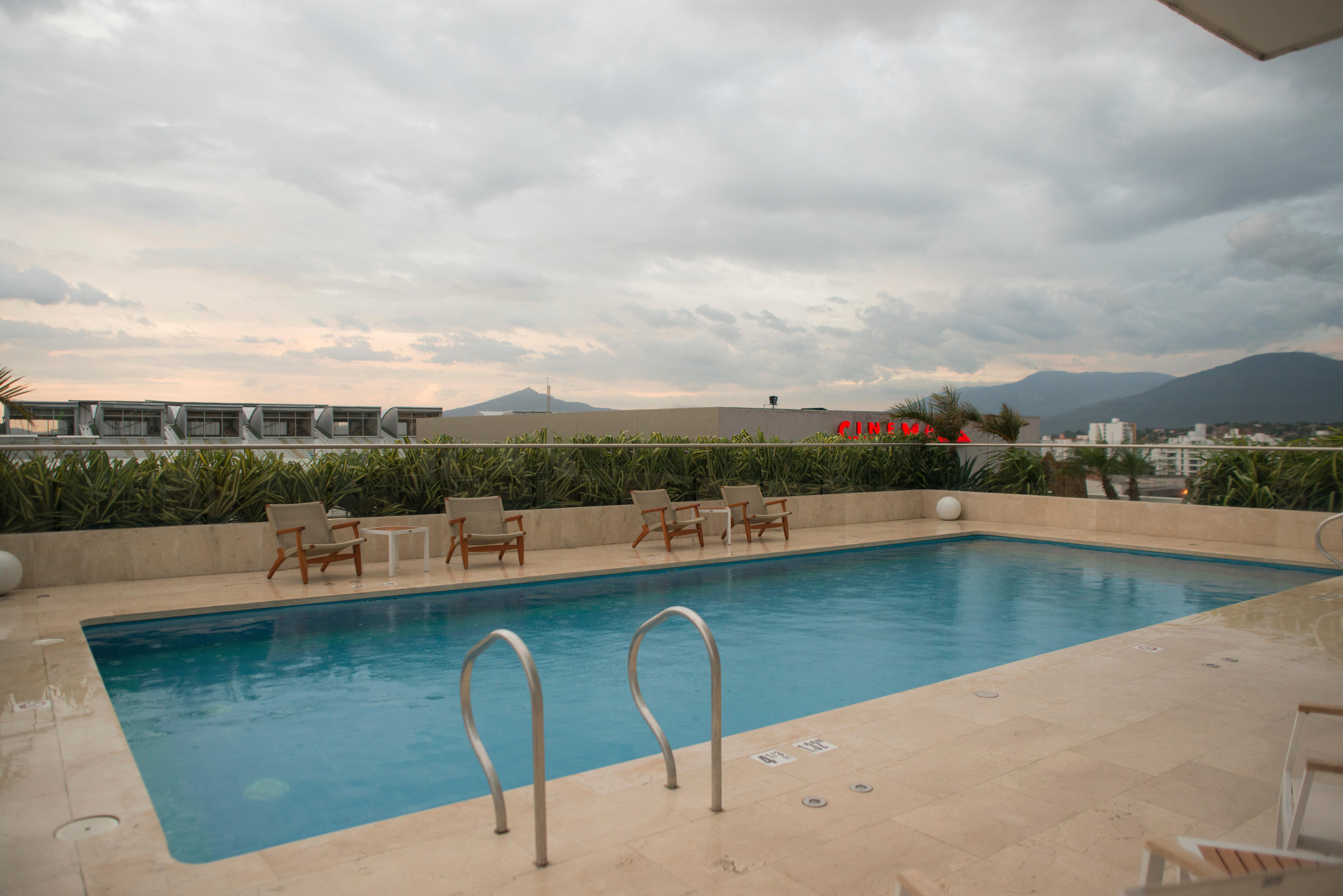 Holiday Inn Cucuta By Ihg Luaran gambar A rooftop pool in Athens, Greece