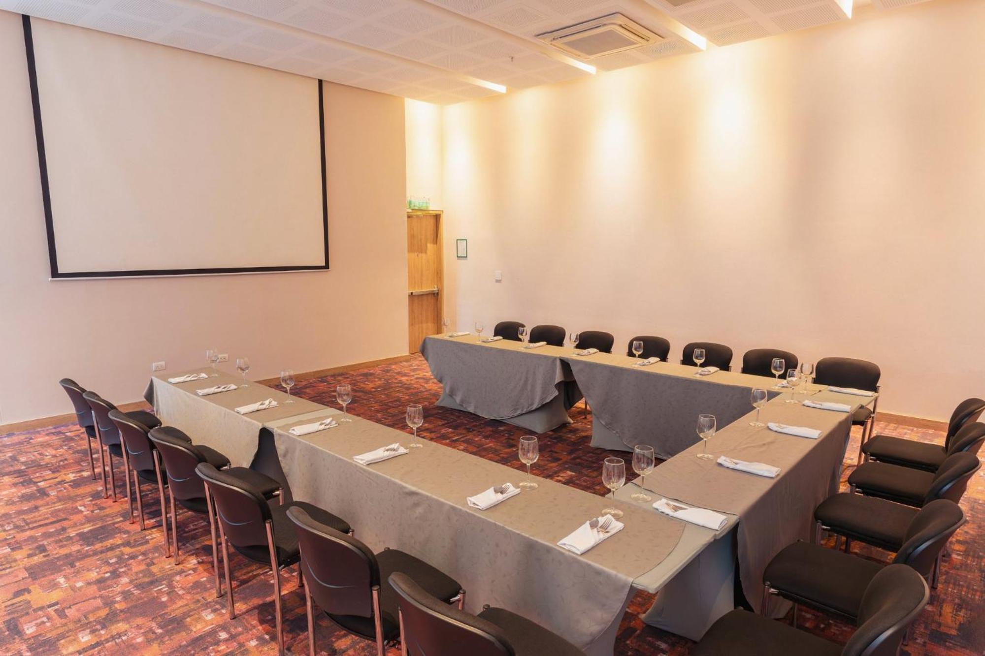 Holiday Inn Cucuta By Ihg Luaran gambar Meeting room