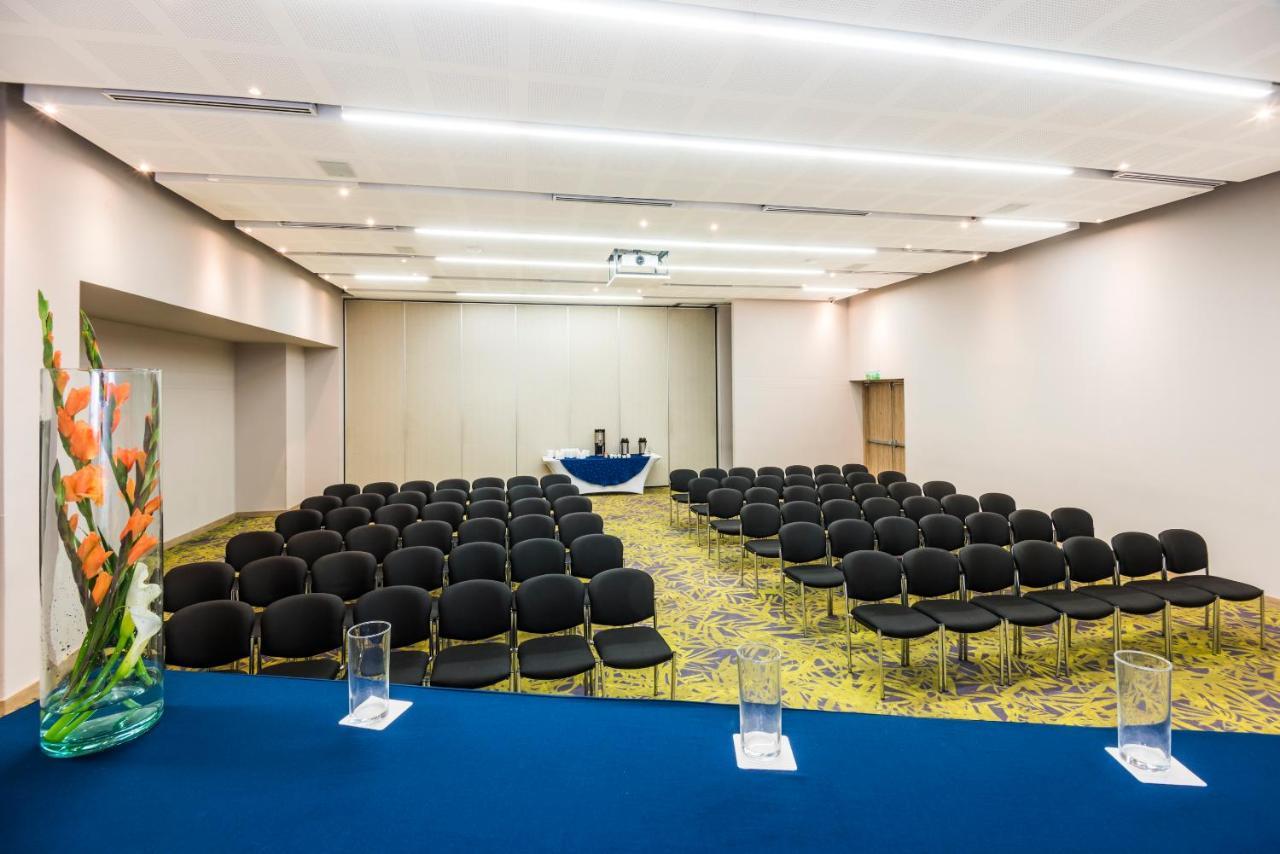 Holiday Inn Cucuta By Ihg Luaran gambar Meeting room