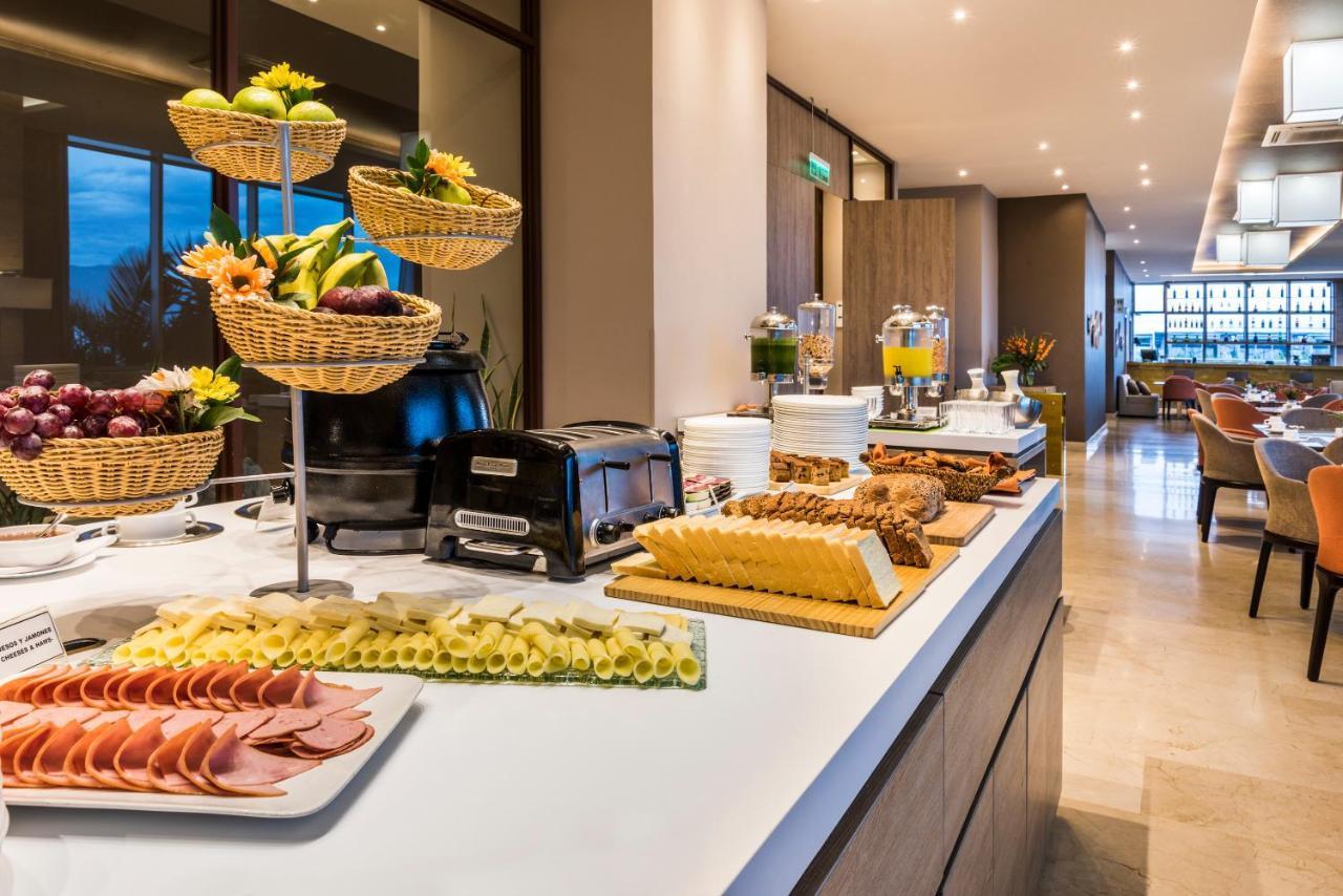 Holiday Inn Cucuta By Ihg Luaran gambar The lounge at the airport